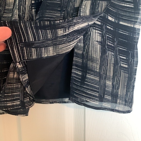 Ann Taylor LOFT Pleated Draped Skirt Women's
Size 8 Navy Black Grey Print Pretty - Picture 3 of 11